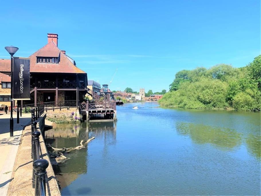 Idyllic Thames Riverside Apartment With Free Parking Isleworth Exteriér fotografie