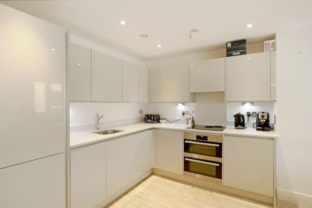 Idyllic Thames Riverside Apartment With Free Parking Isleworth Exteriér fotografie