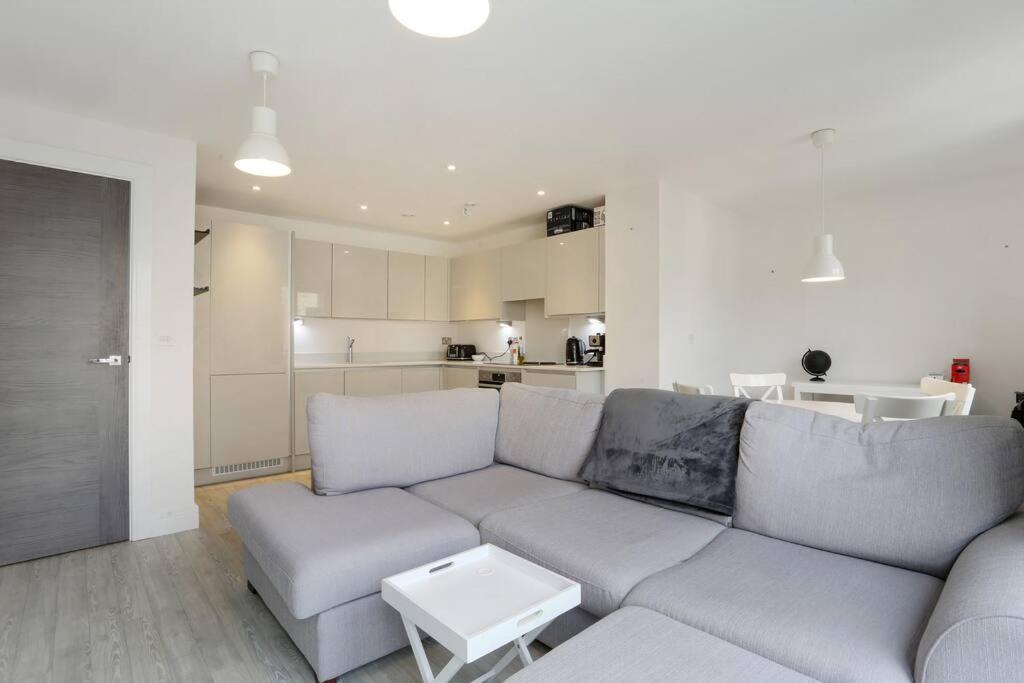 Idyllic Thames Riverside Apartment With Free Parking Isleworth Exteriér fotografie